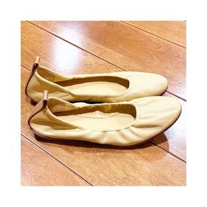Mercedes Castillo Women's Tan Leather Ballet Flats US 8.5